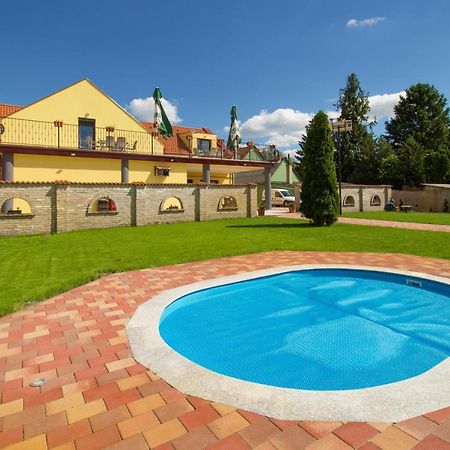 Ponty-Lak Panzio Pension Dávod Buitenkant foto