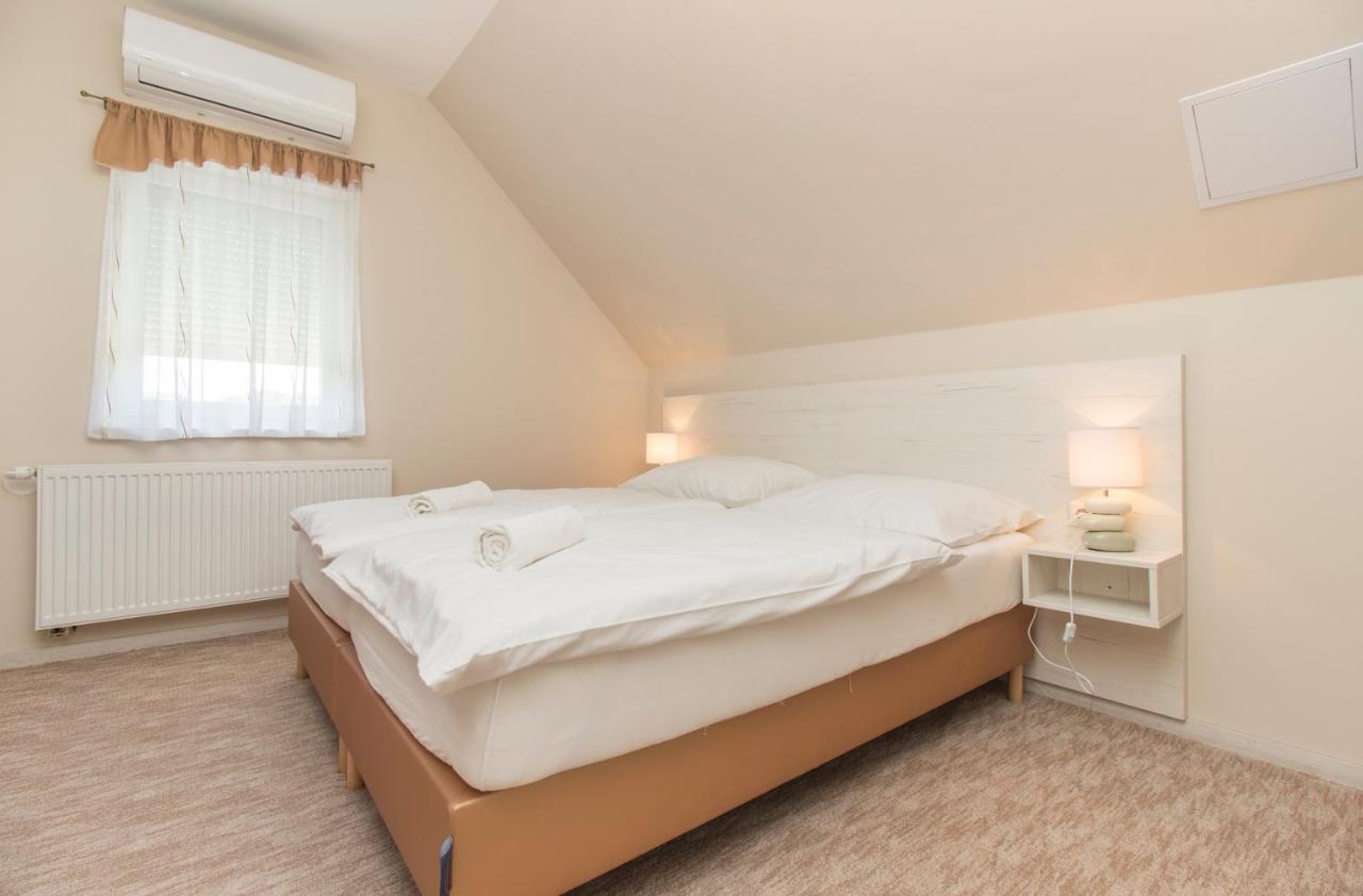 Ponty-Lak Panzio Pension Dávod Buitenkant foto