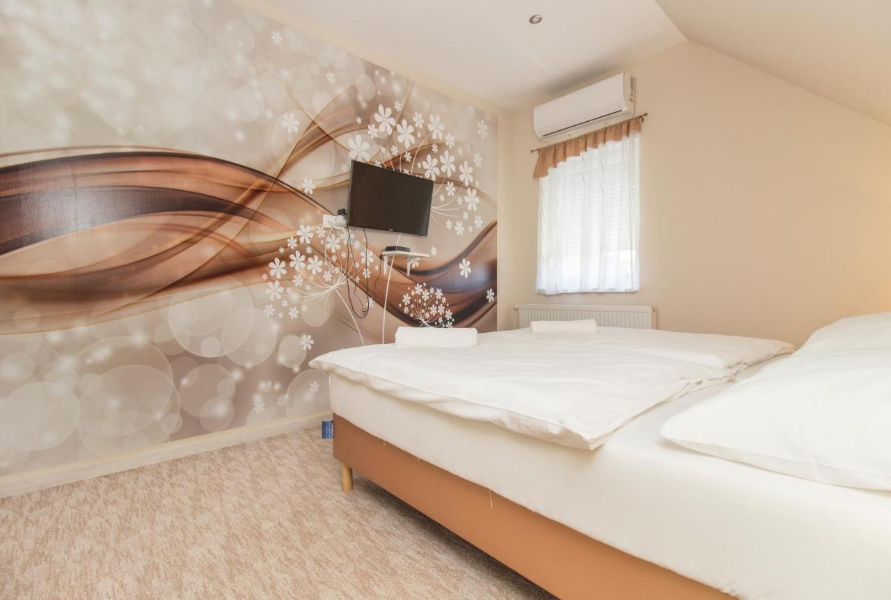 Ponty-Lak Panzio Pension Dávod Buitenkant foto