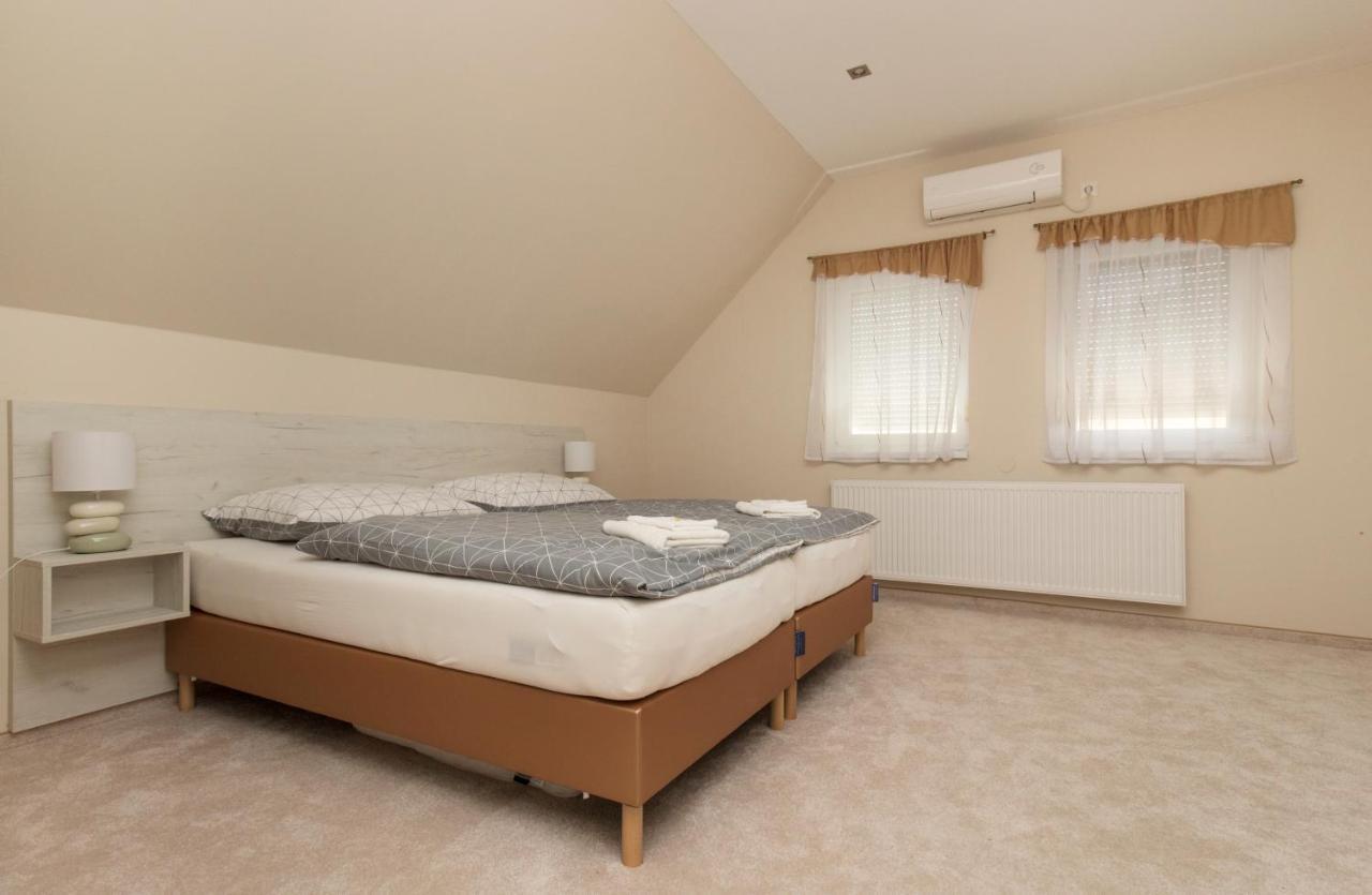 Ponty-Lak Panzio Pension Dávod Buitenkant foto