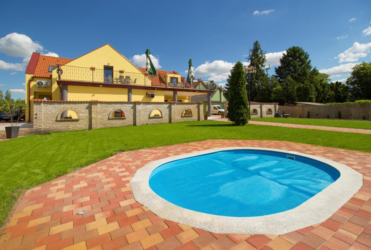 Ponty-Lak Panzio Pension Dávod Buitenkant foto